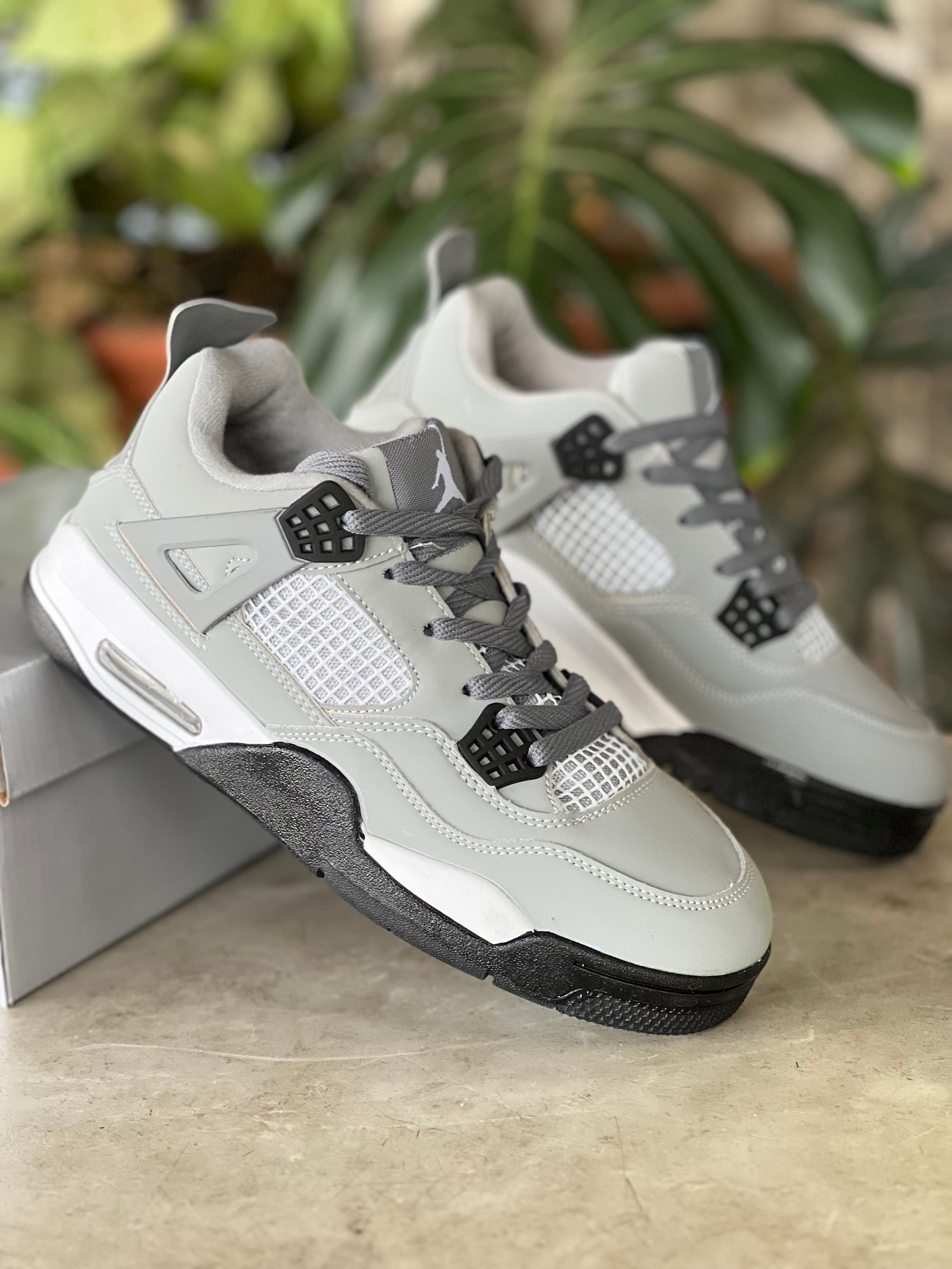 Air Jordan 4 Sneakers - Light grey
