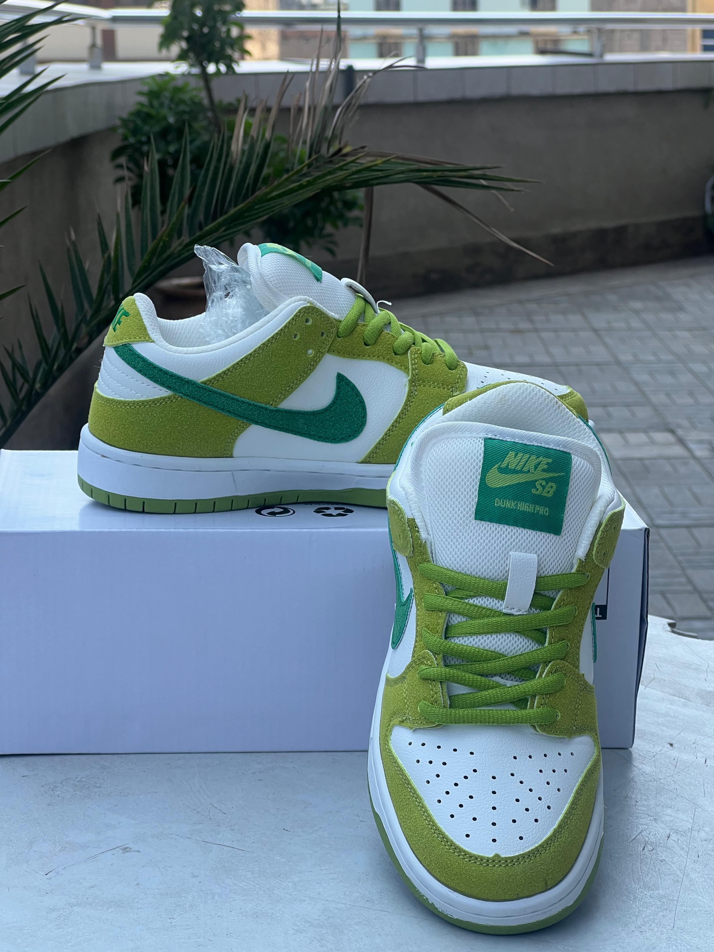 Nike SB Dunk Low “White & Forest Green