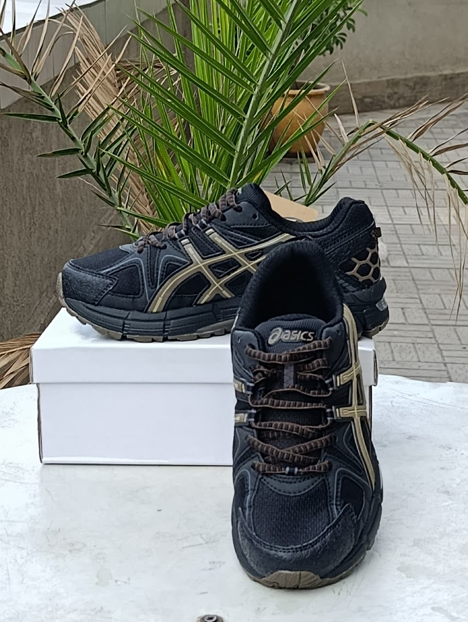 ASICS GEL-Venture X- Obsidian Black/Rich Gold