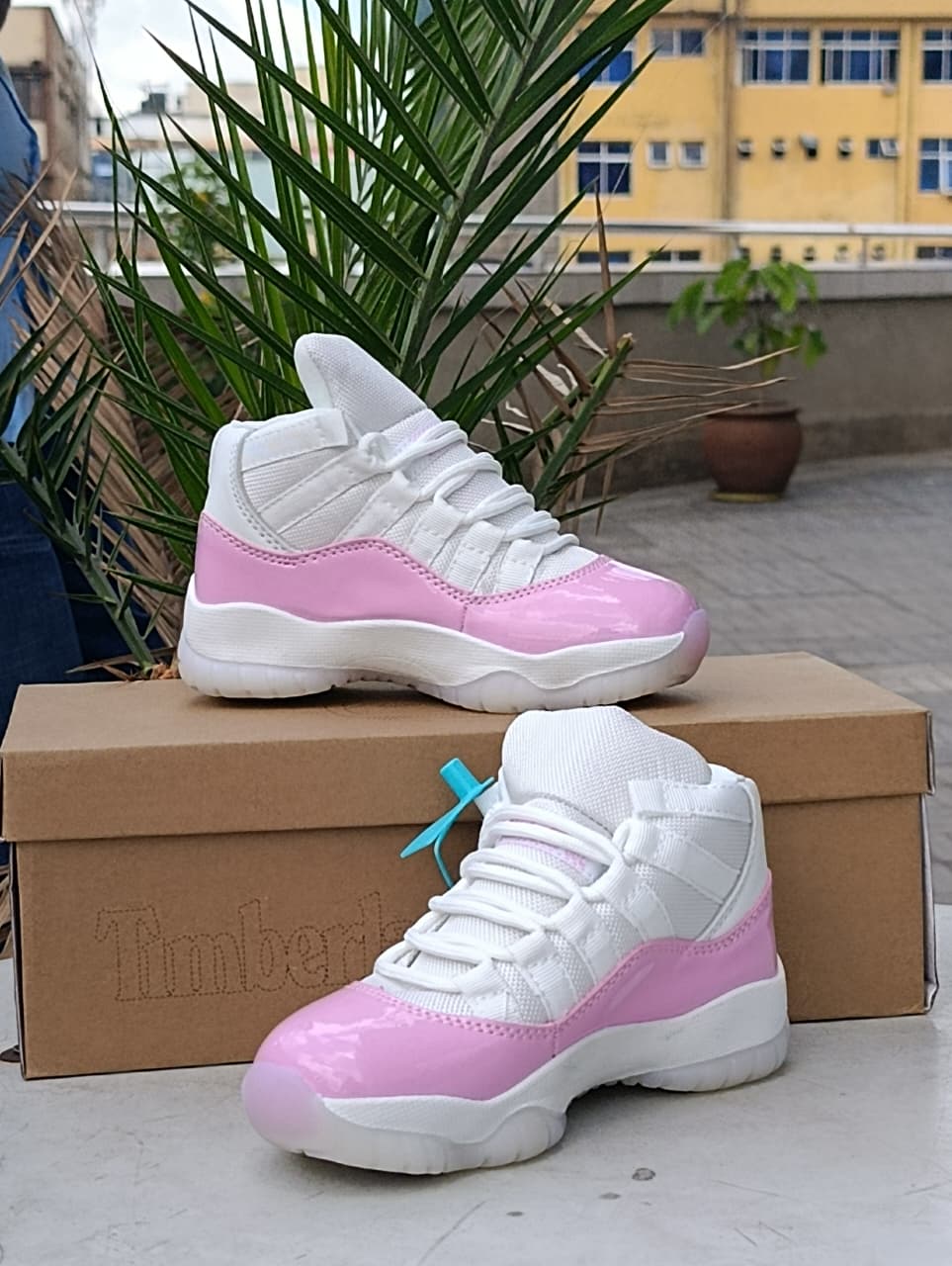 Kids Jordan 11 sneakers-Pink White